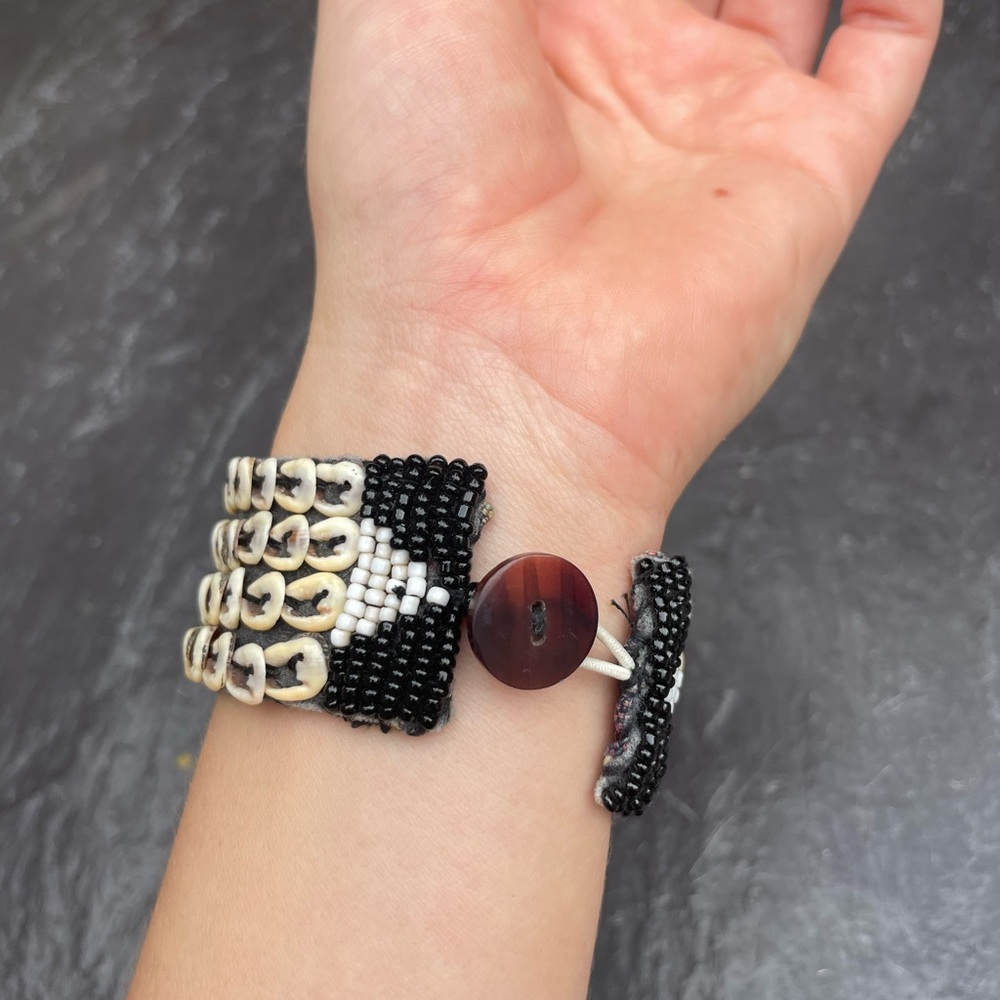 Handmade beaded / shell bracelets - Picture 3 of 6